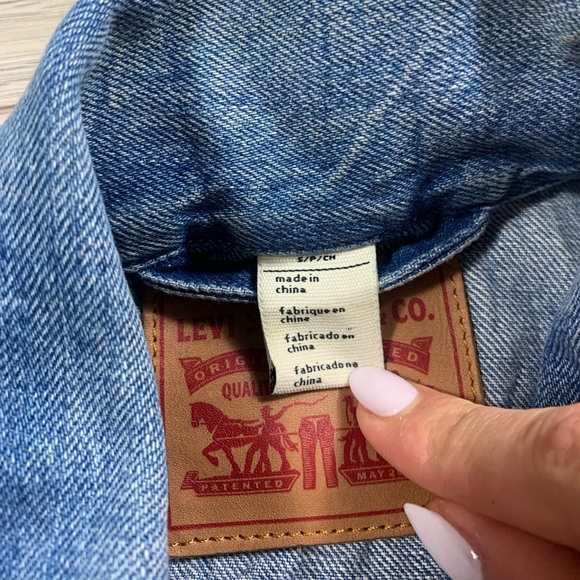 Levi’s Trucker Denim Jean Jacket - Picture 6 of 11